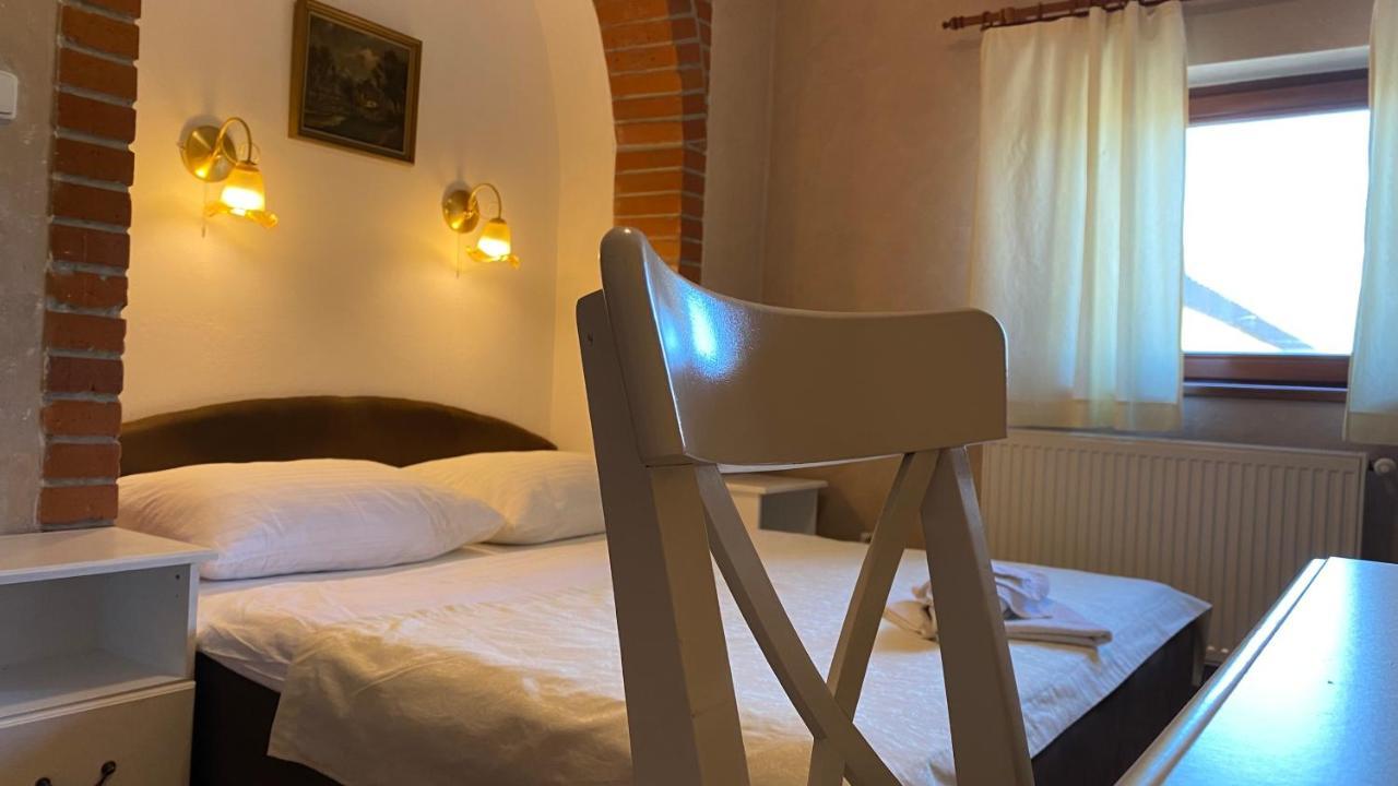 Penzion Pri Kastieli Братислава Экстерьер фото
