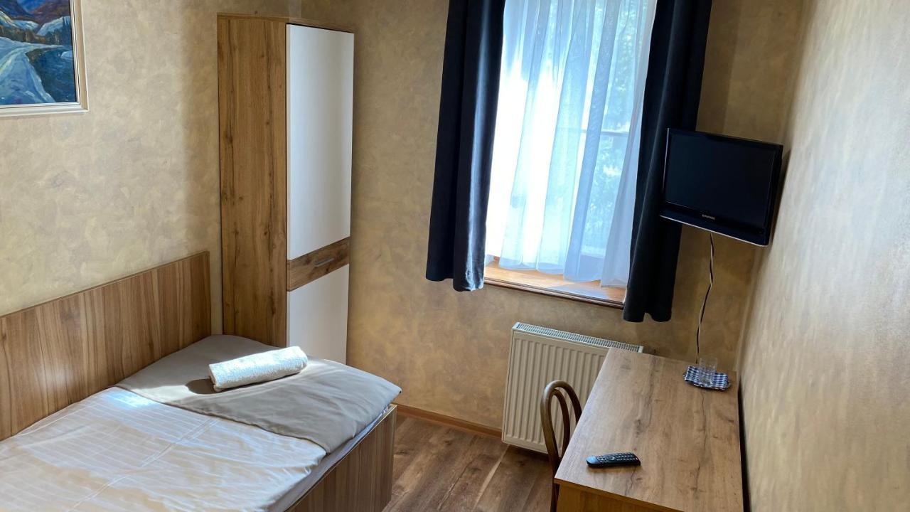 Penzion Pri Kastieli Братислава Экстерьер фото