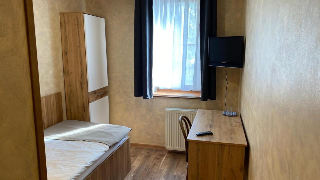 Penzion Pri Kastieli Братислава Экстерьер фото